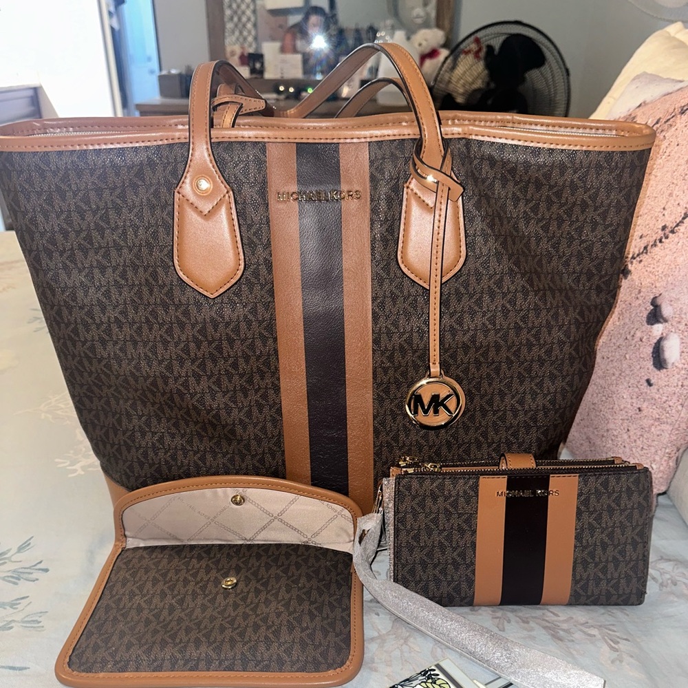 Large Michael Kors tote bag and matching wallet